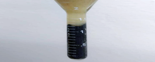 Sólidos presentes en una muestra de aceite de temple centrifugada, para tratamiento térmico 